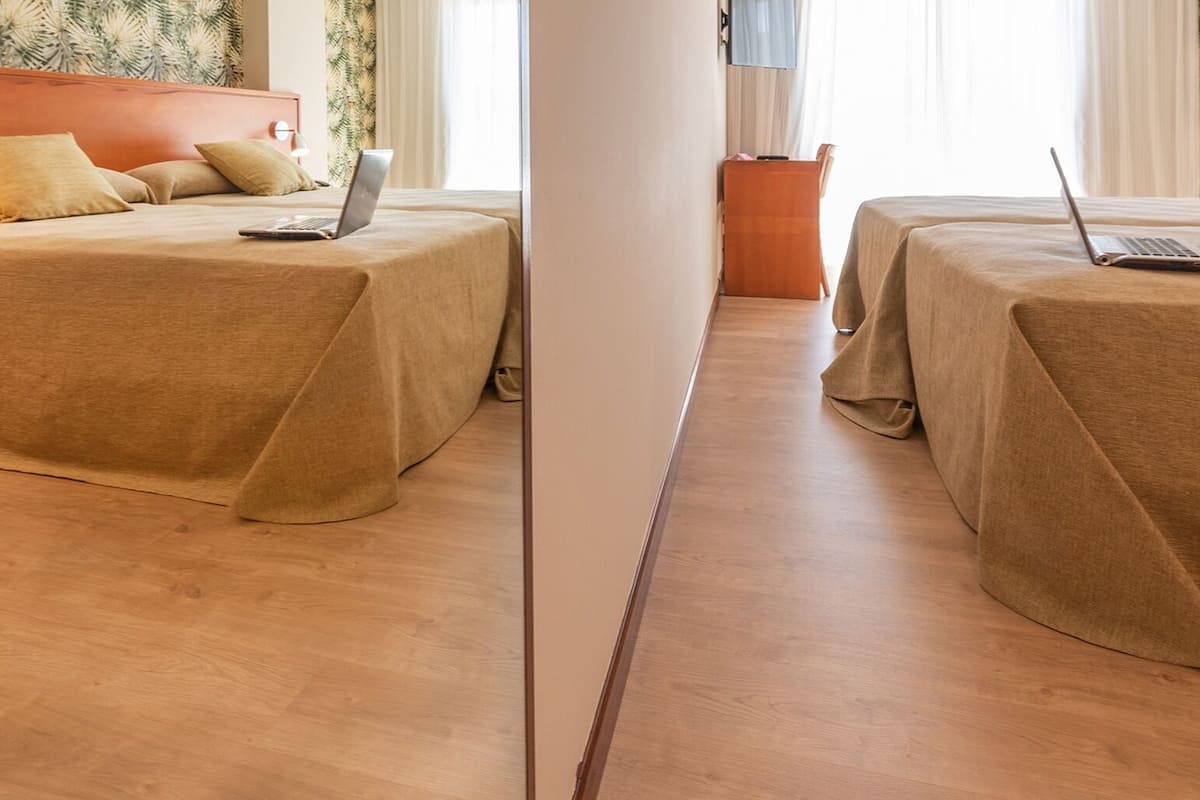 premium bedding, minibar, in-room safe, blackout curtains