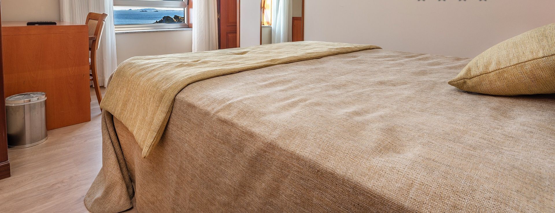 standard double room | premium bedding, minibar, in-room safe, blackout curtains