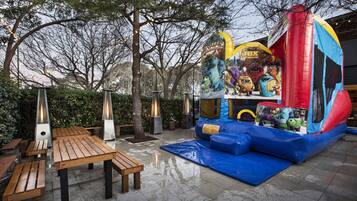 Children’s play area – outdoor
