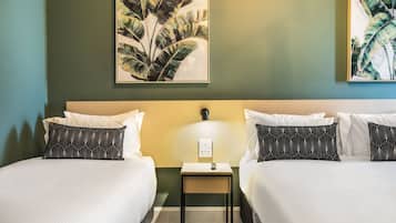 Studio Queen & Single | Iron/ironing board, free WiFi, bed sheets