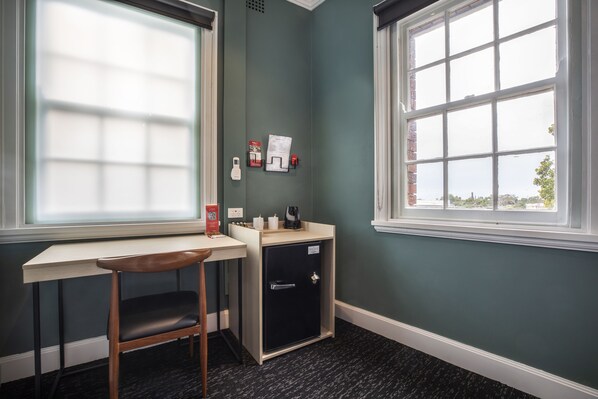 Bàn ủi/dụng cụ ủi quần áo, truy cập Internet không dây miễn phí 