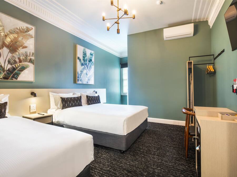 Studio Queen & Single | Iron/ironing board, free WiFi, bed sheets