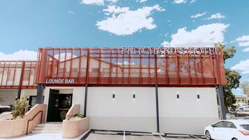 المنشأة من الخارج