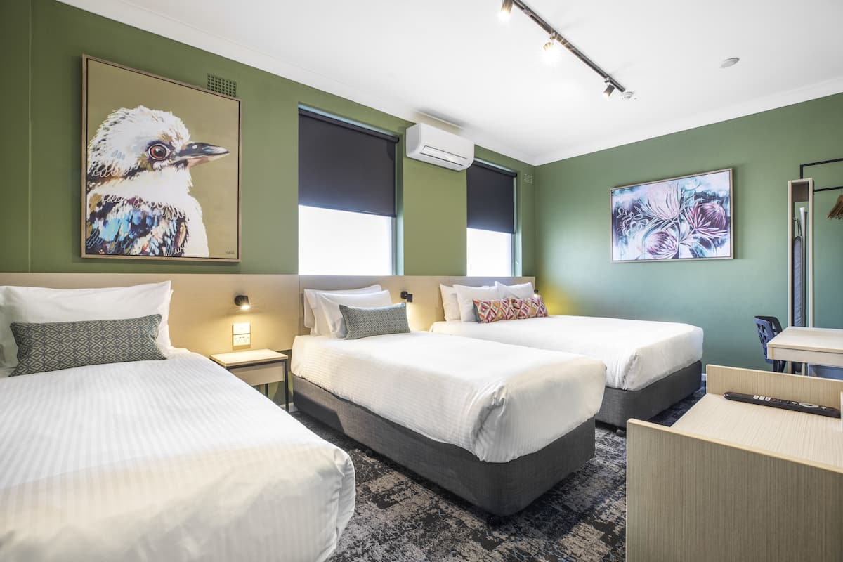 Iron/ironing board, free WiFi, bed sheets