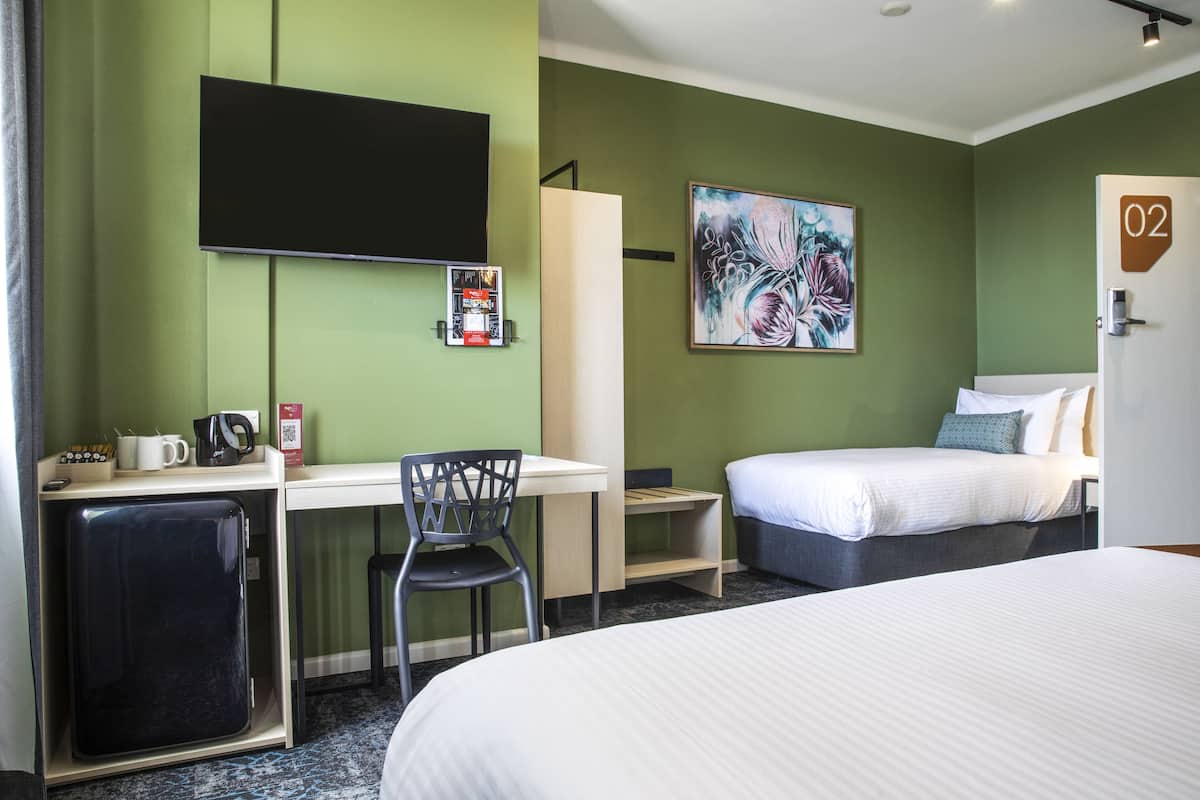 Iron/ironing board, free WiFi, bed sheets