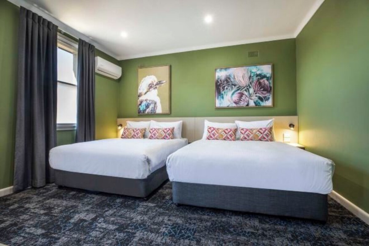 Studio with Queen and Single Bed