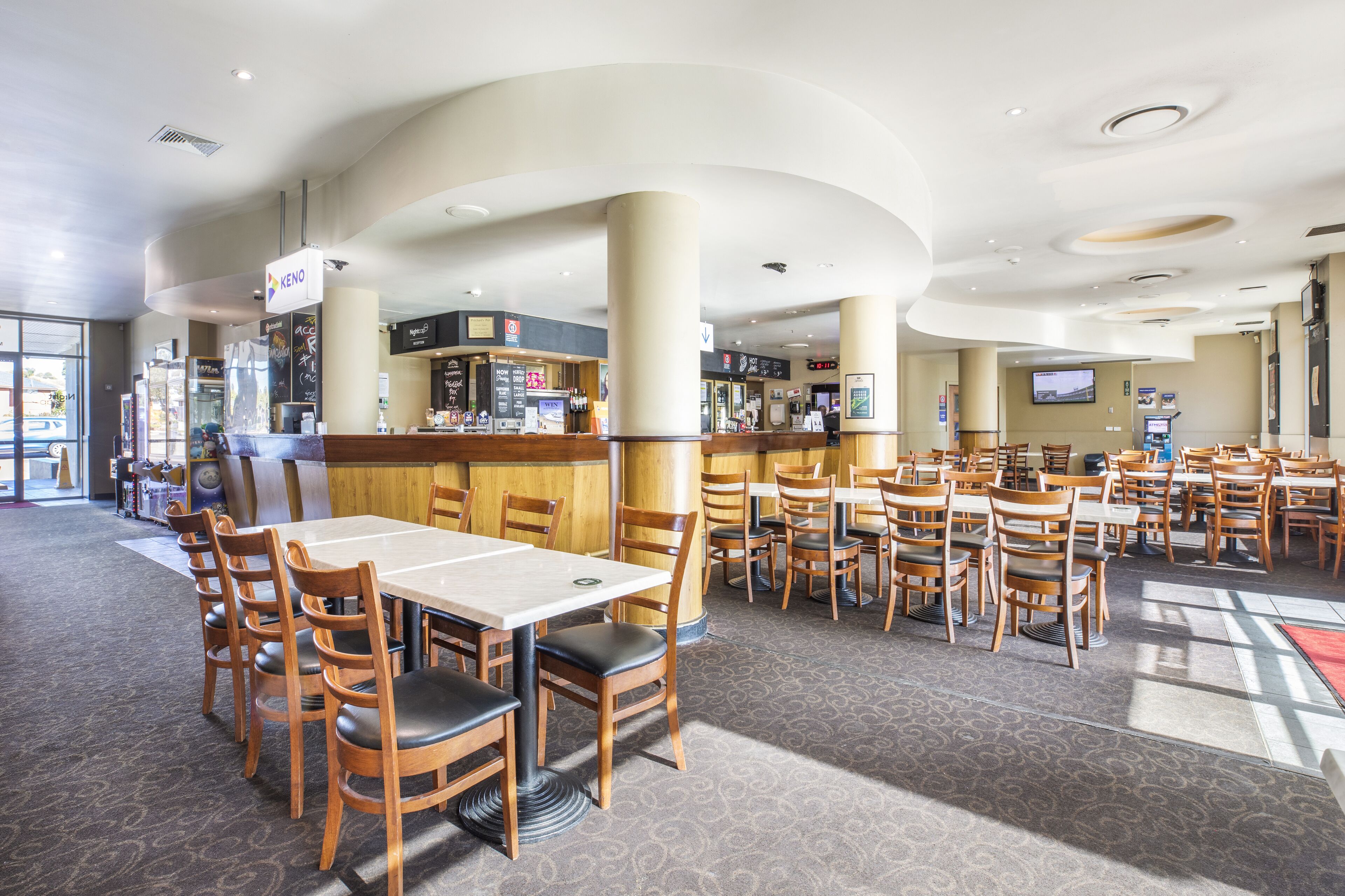 Aperto a pranzo e cena, cucina asiatica