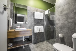 Shower, free toiletries, towels - Nightcap at Pritchards Hotel (Mt Pritchard)