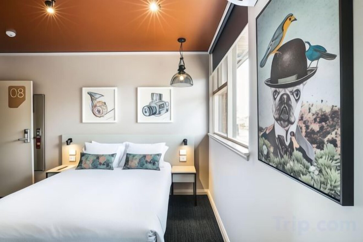 Minibar, desk, iron/ironing board, free WiFi