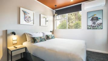 Studio Queen | Minibar, desk, iron/ironing board, free WiFi