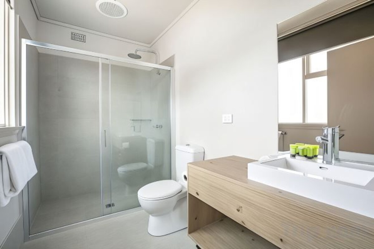 Bathroom | Shower, rainfall showerhead, free toiletries, hair dryer
