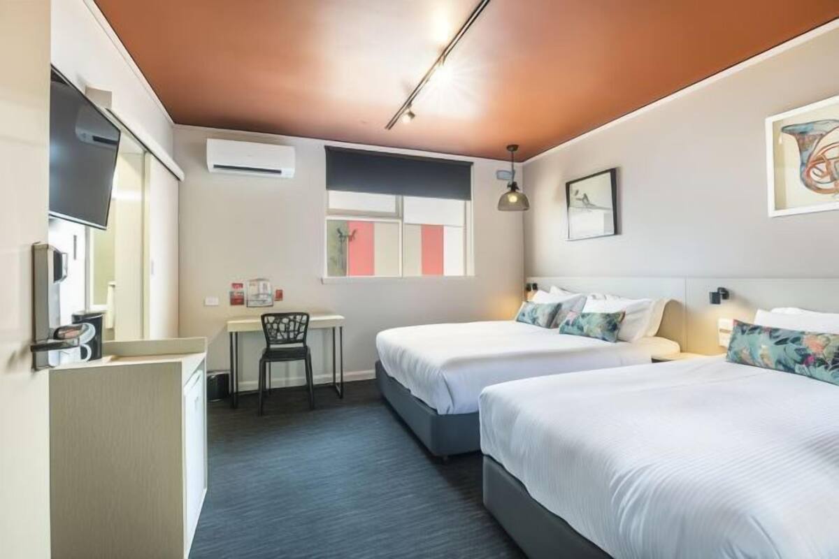 Minibar, desk, iron/ironing board, WiFi (free)