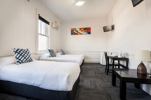 Chambre Familiale, salle de bains privée