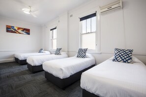 Desk, free WiFi, bed sheets - Melton Hotel (Auburn)