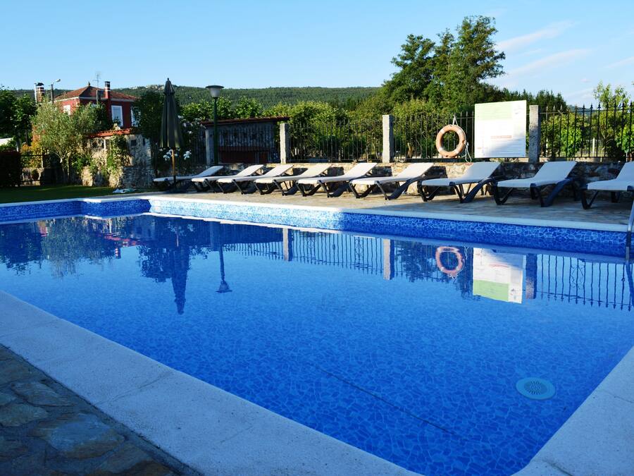 Außenpool, Liegestühle