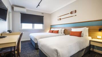 Studio Queen & Single | Desk, iron/ironing board, free WiFi, bed sheets