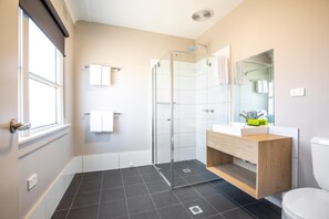Free toiletries, towels - Nightcap at Ocean Beach Hotel (Umina Beach)