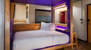 Rom – standard | Safe på rommet, skrivebord, strykejern/-brett og wi-fi (inkludert)