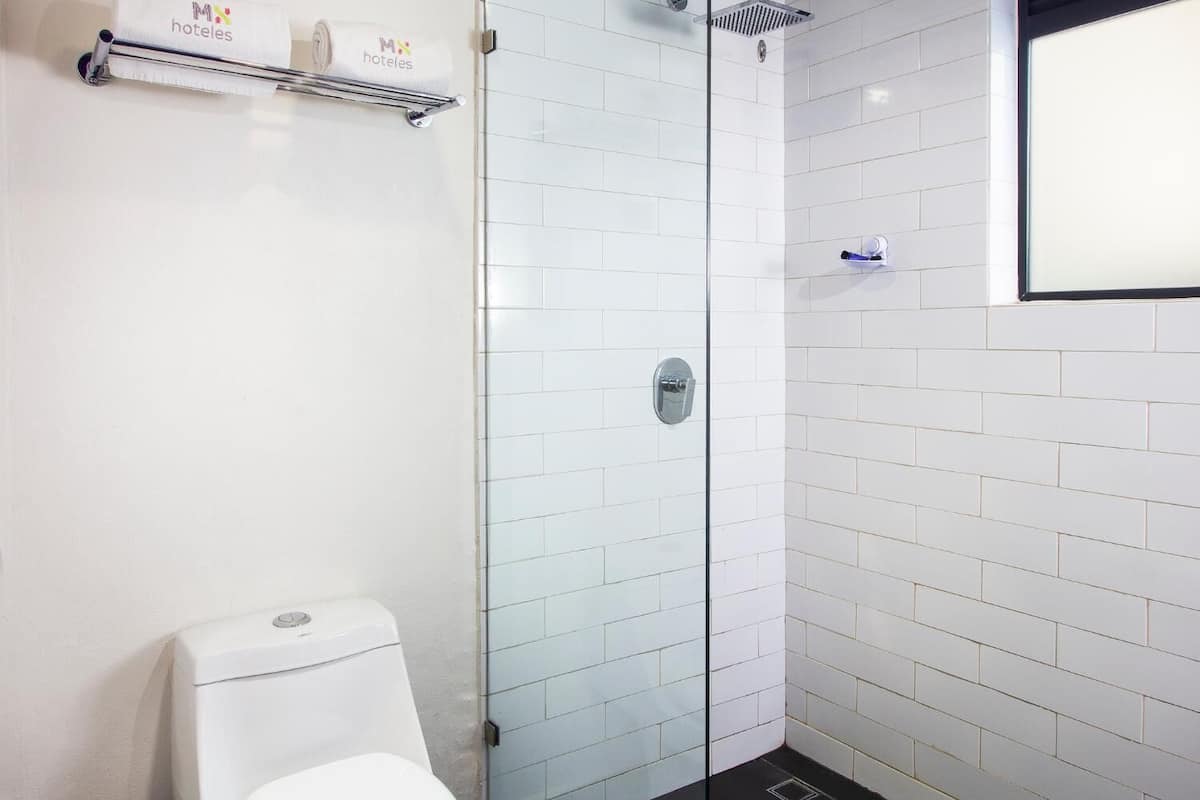 Bilik Mandi | Pancuran mandi, kelengkapan dandanan diri percuma, pengering rambut