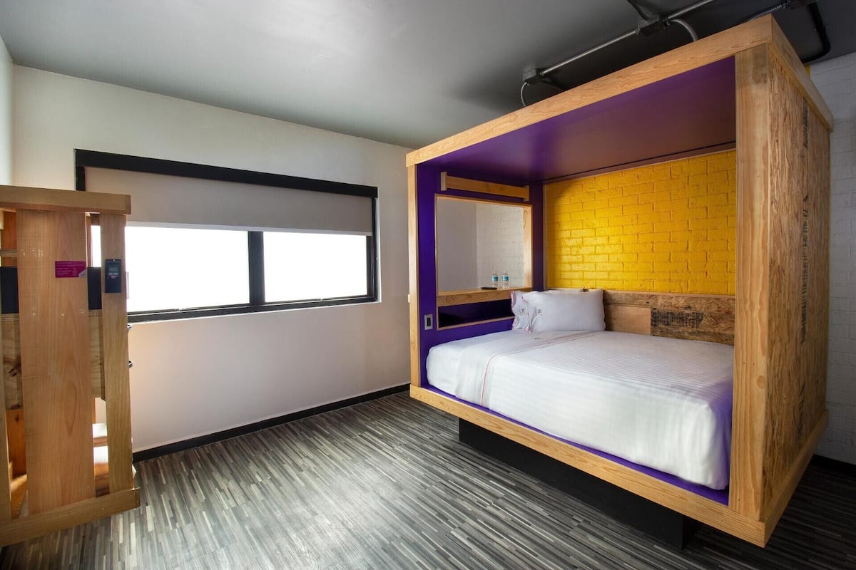 Peti besi dalam bilik, meja, seterika/papan seterika, Wi-fi percuma