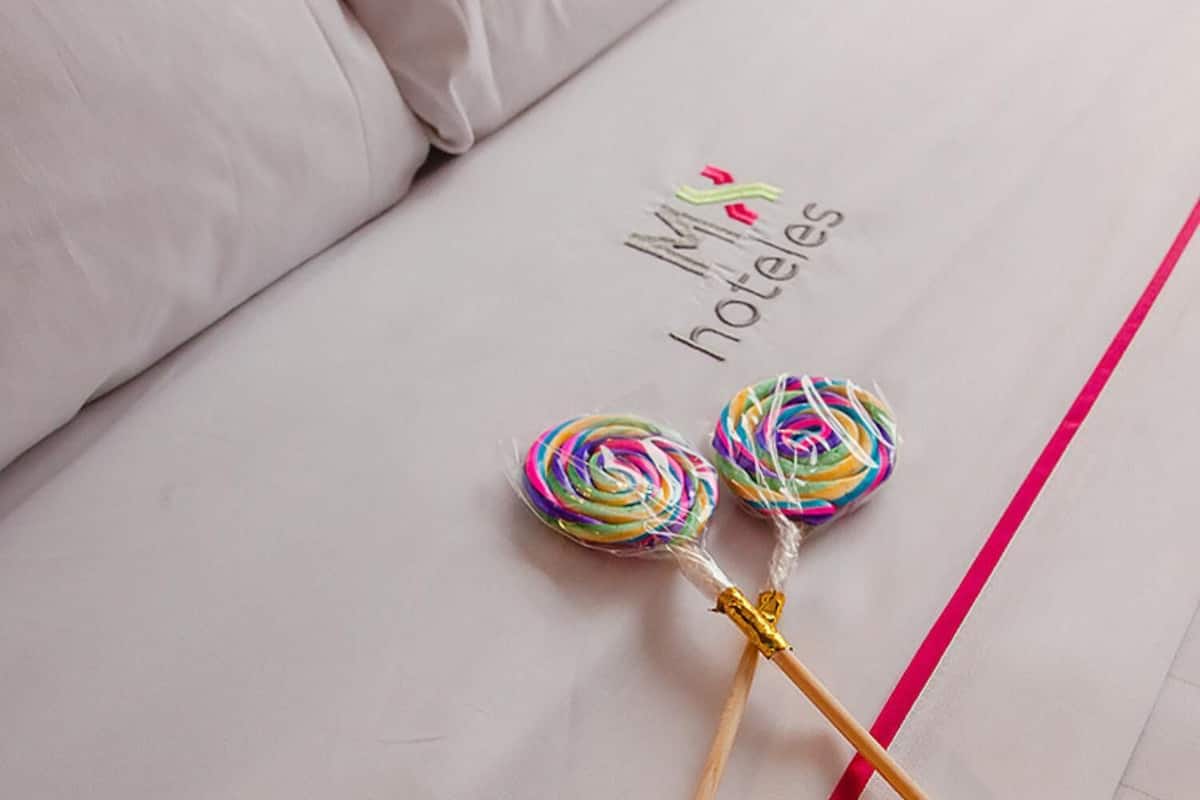 Peti besi dalam bilik, meja, seterika/papan seterika, Wi-fi percuma