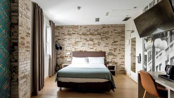 Triple Room | Hypo-allergenic bedding, minibar, in-room safe, individually decorated