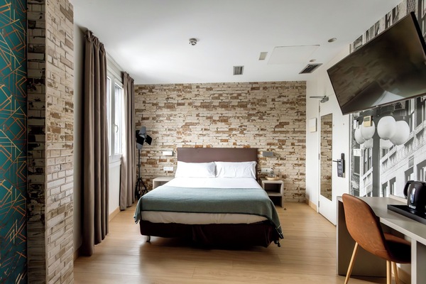 Triple Room | Hypo-allergenic bedding, minibar, in-room safe, individually decorated