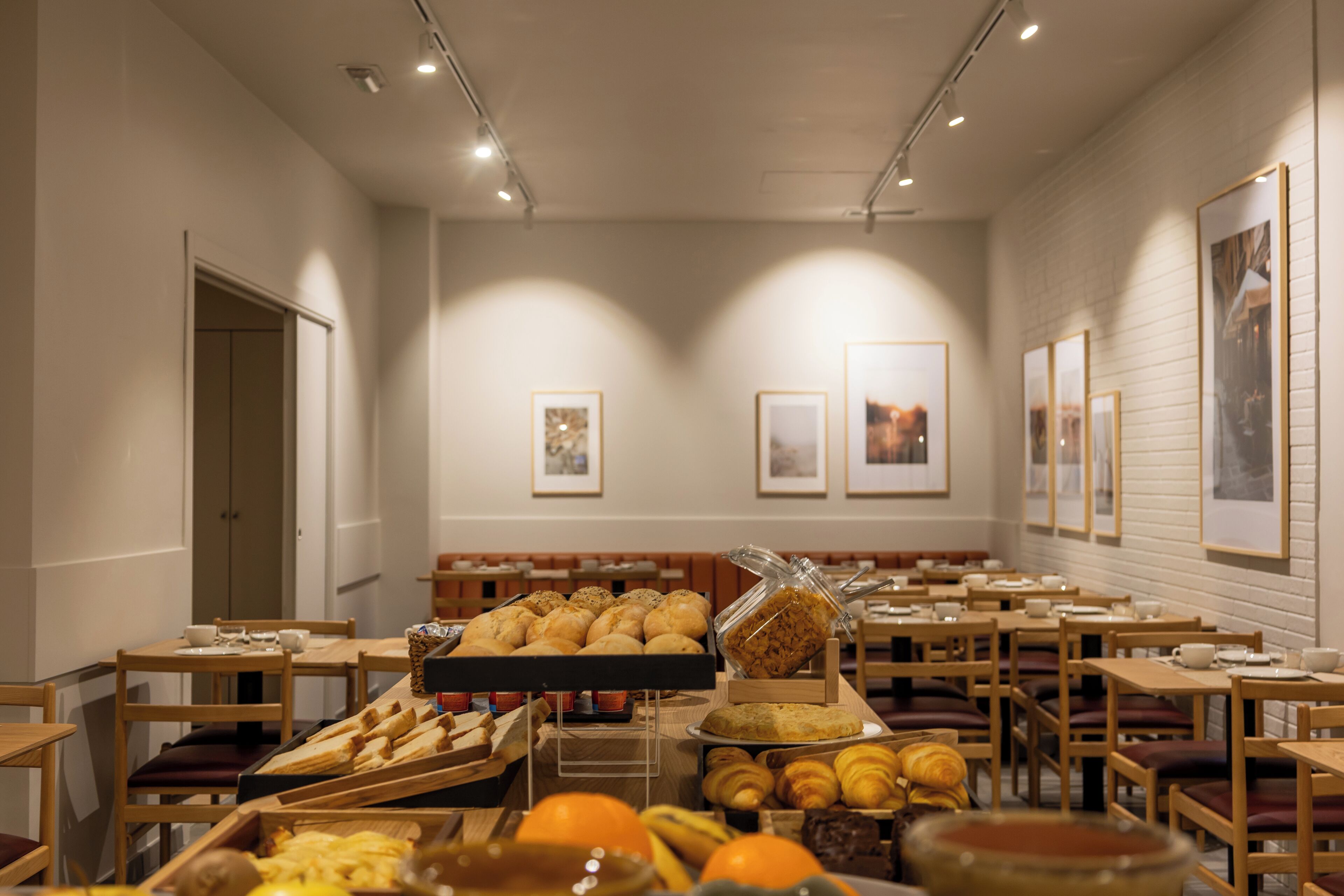 Petit déjeuner buffet (11.50 EUR par personne)