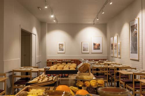 Tägliches Frühstücksbuffet gegen Gebühr