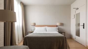 Literie hypoallergénique, minibar, coffres-forts dans les chambres