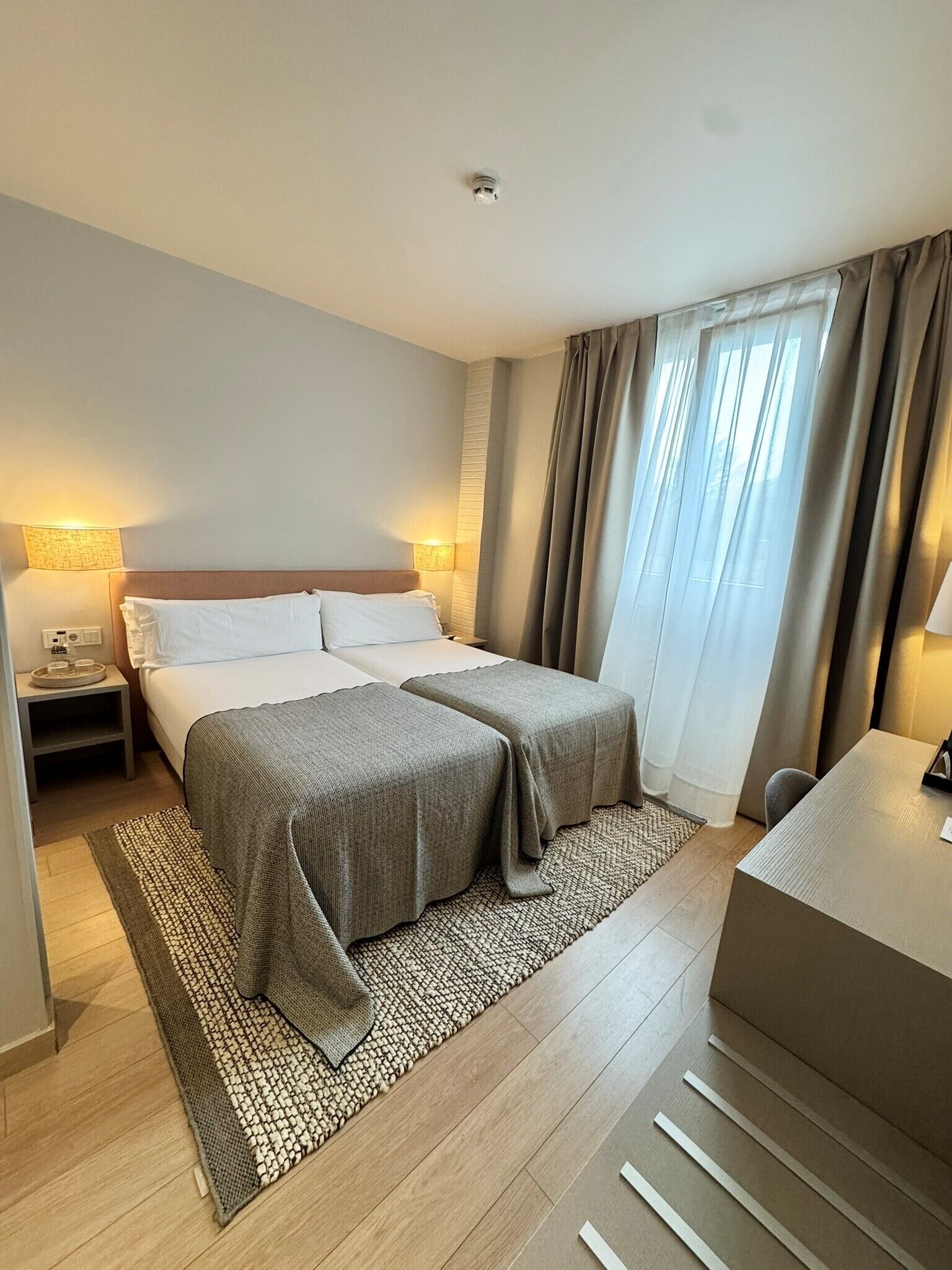 Twin kamer | Hypoallergeen beddengoed, een minibar, een kluis op de kamer