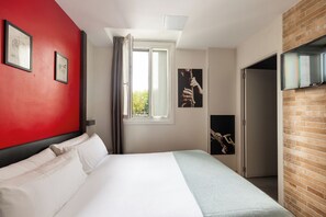 Tweepersoonskamer, voor 1 persoon | Hypoallergeen beddengoed, een minibar, een kluis op de kamer