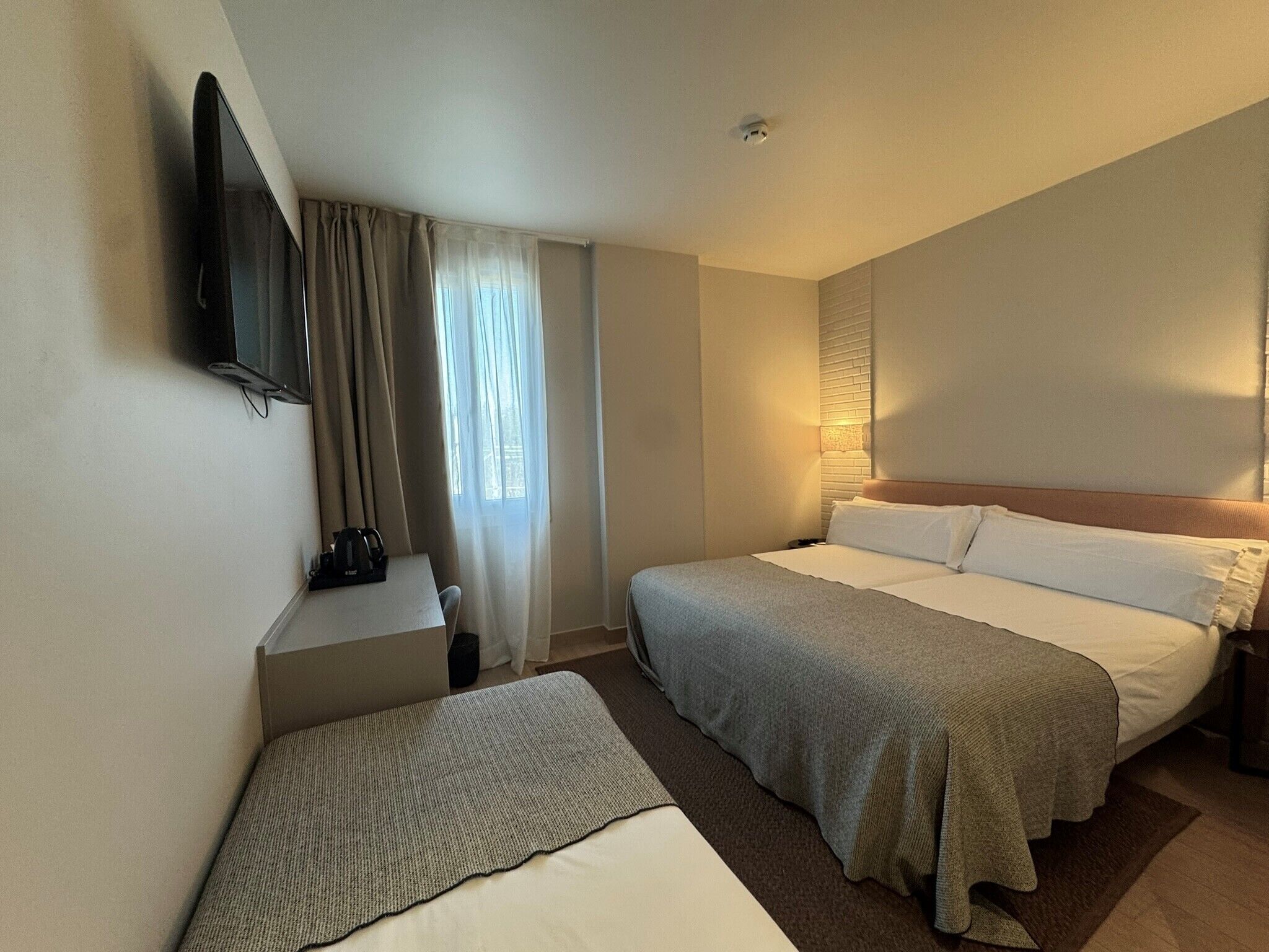 Tremannsrom | Allergitestet sengetøy, minibar, safe på rommet og individuelt dekorert