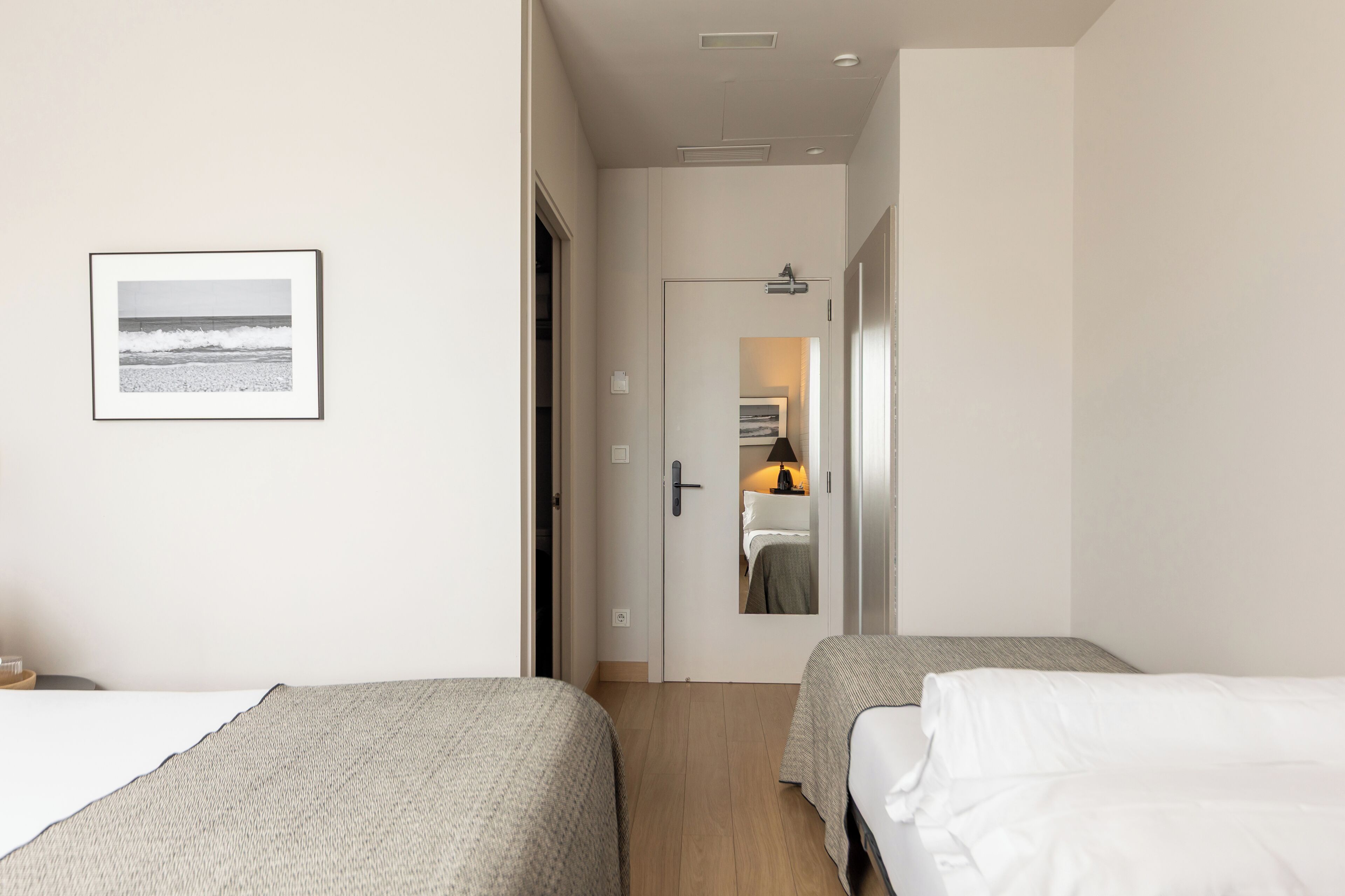 Literie hypoallergénique, minibar, coffres-forts dans les chambres