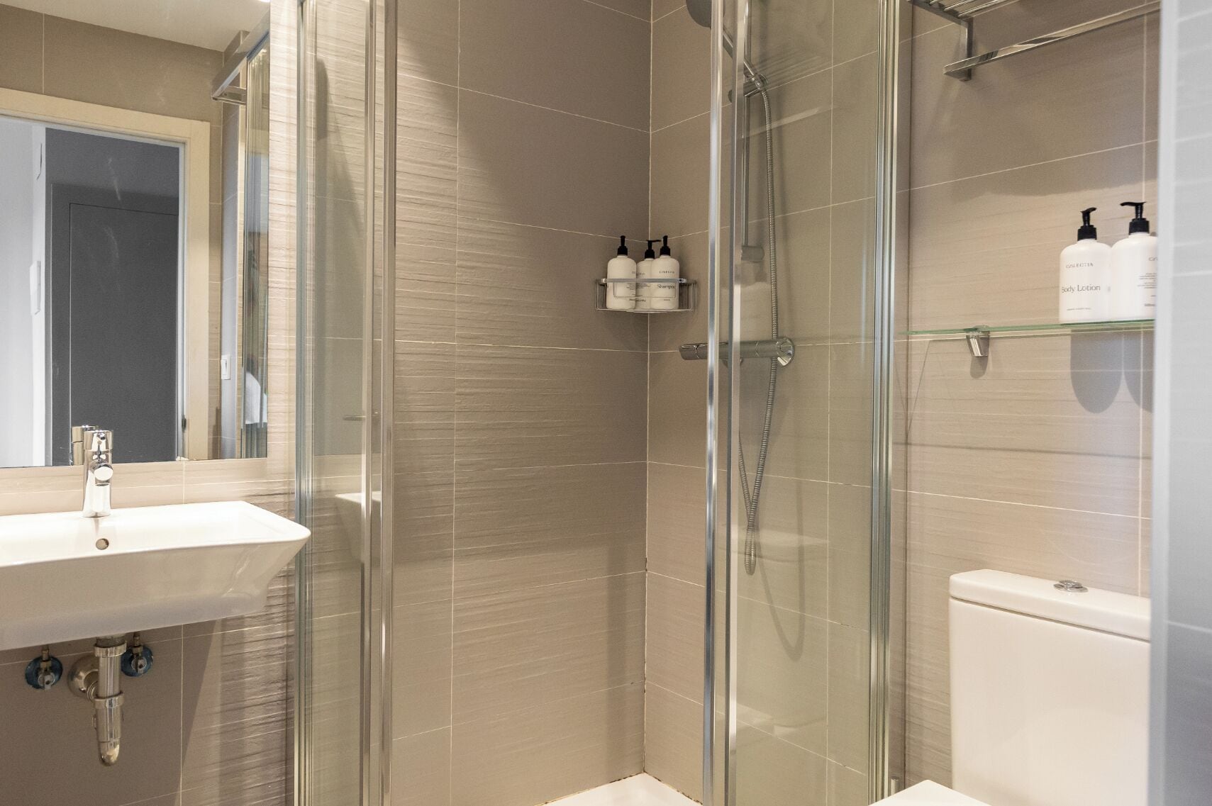 triple room | bathroom | designer toiletries, hair dryer, towels, soap