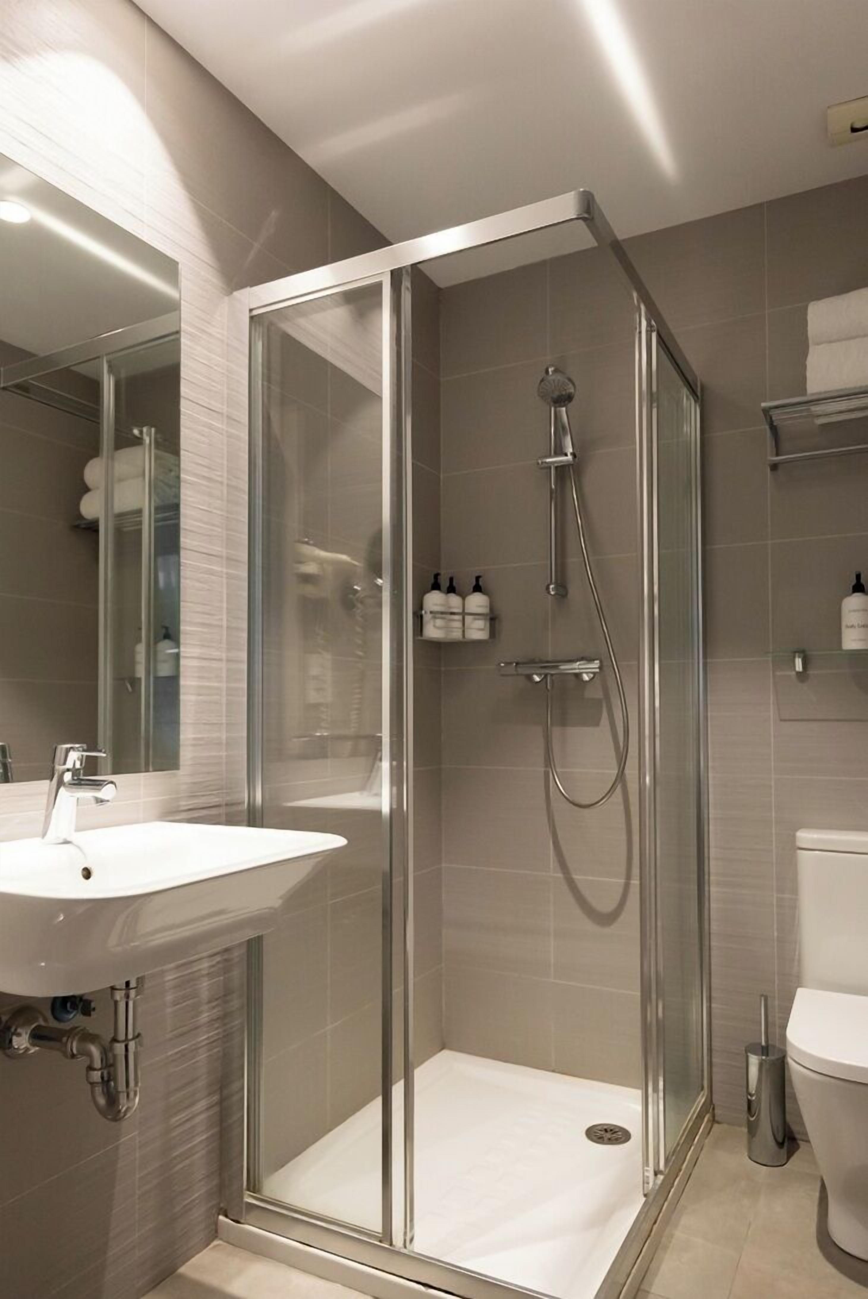 twin room | bathroom | designer toiletries, hair dryer, towels, soap