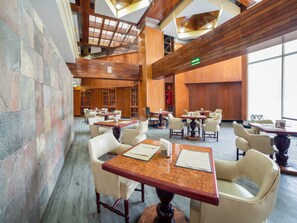 Se sirven desayunos, comidas, cenas y cocina internacional 