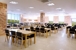 Buffet déjeuner servi tous les jours en supplément