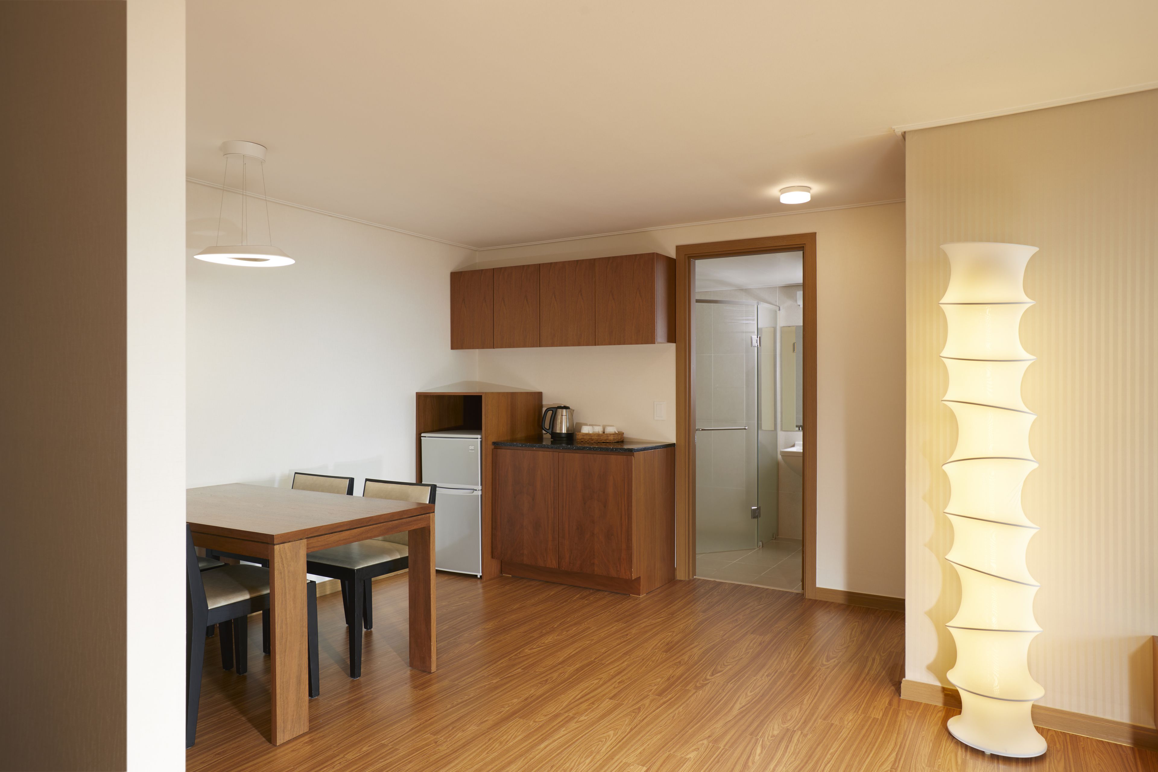 suite, balcony | in-room safe, desk, free wifi, bed sheets