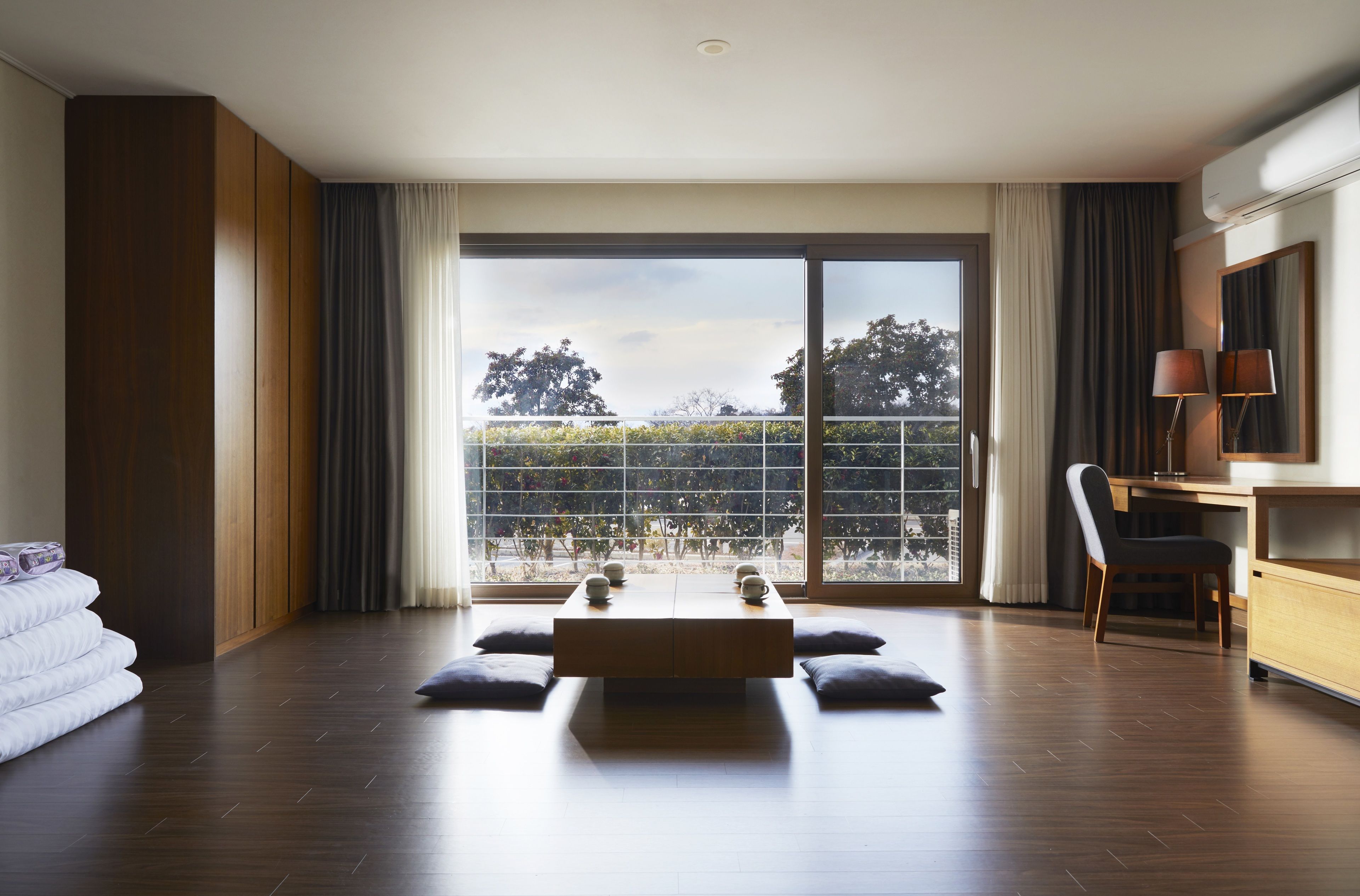 Kamar Deluks, balkon (Ondol, Extra fee for 4th person) | Brankas, meja kerja, Wi-Fi gratis, dan seprai linen