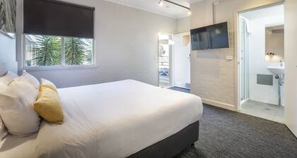 Nightcap at Colyton Hotel