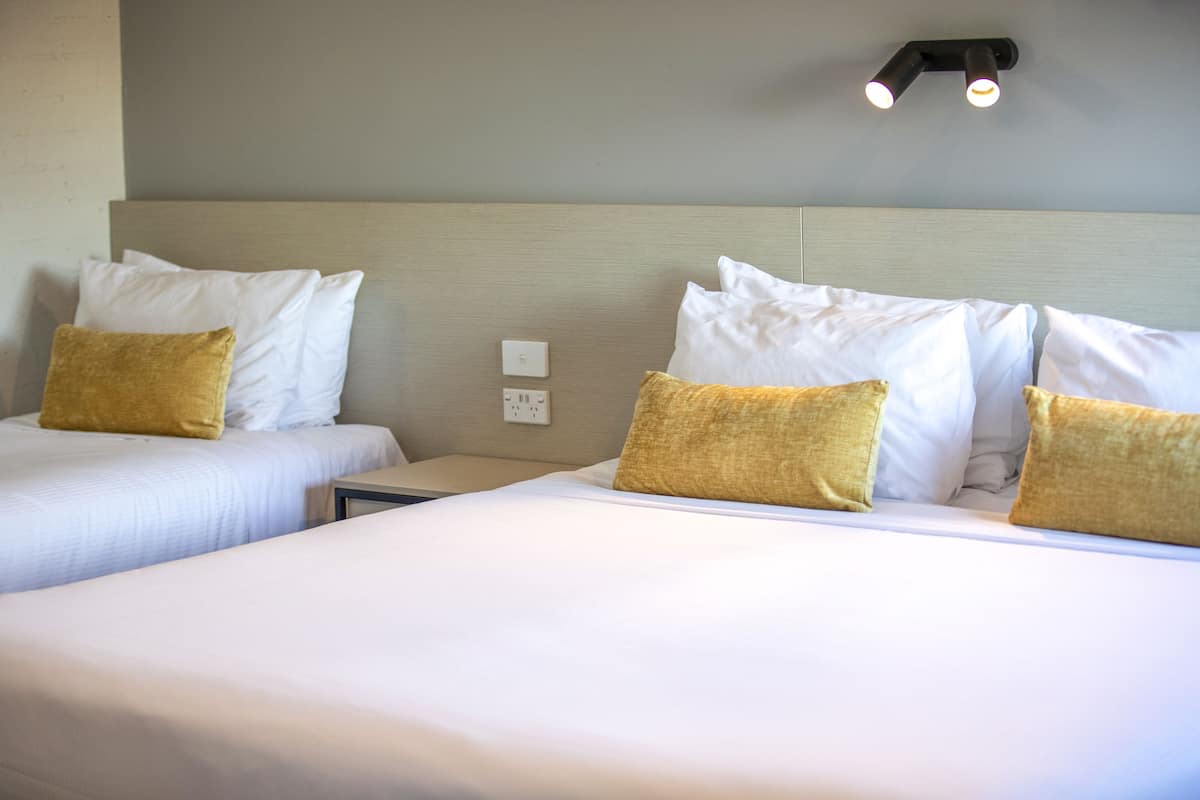 studio king & extra bed | desk, iron/ironing board, free wifi, bed sheets