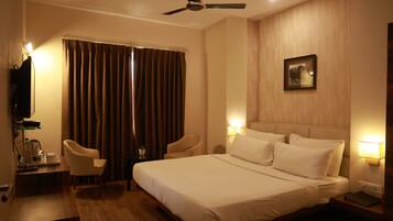 Deluxe-huone | Egyptinpuuvillaiset lakanat, Select Comfort -patjalliset sängyt