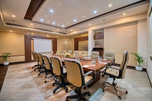 Business centre - Sapna Clarks Inn (Lucknow)