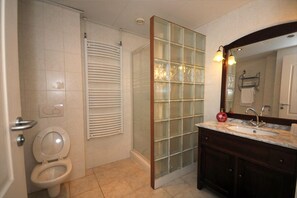 Comfort Double Room | Bathroom | Hair dryer