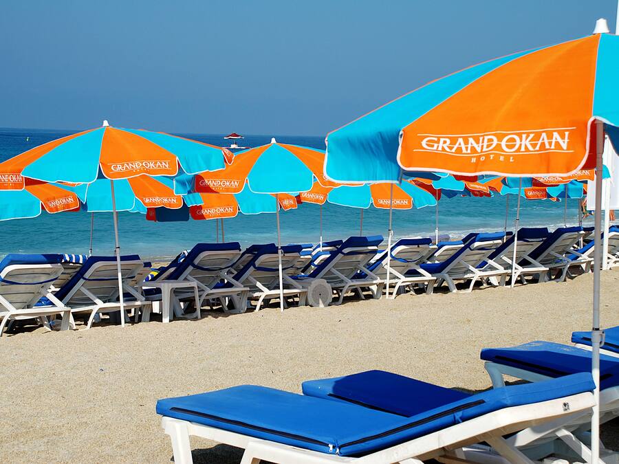 Beach nearby, free beach cabanas, sun-loungers, beach umbrellas