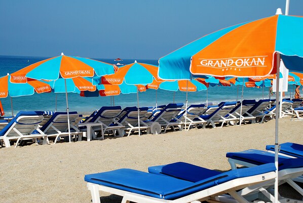 Platja a a prop, cabanes de platja gratuïtes i gandules de platja