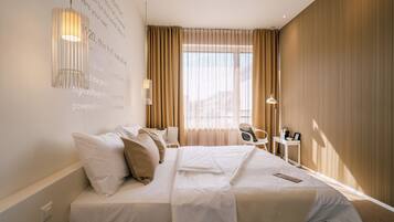 Allergikerbettwaren, Zimmersafe, Schreibtisch, Verdunkelungsvorhänge