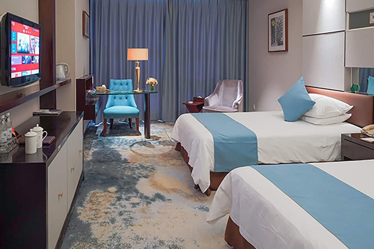 Superior Twin Room | Minibar, in-room safe, desk, iron/ironing board