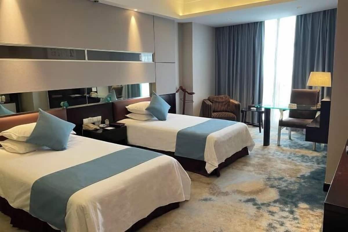 Minibar, in-room safe, desk, iron/ironing board